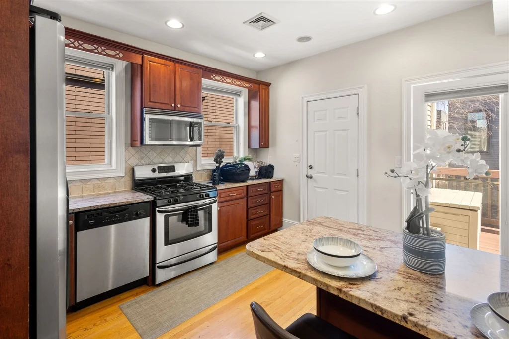 3 bed, 1 bath apartment for rent at 12 I St Unit 3, South Boston — photo 9 of 22