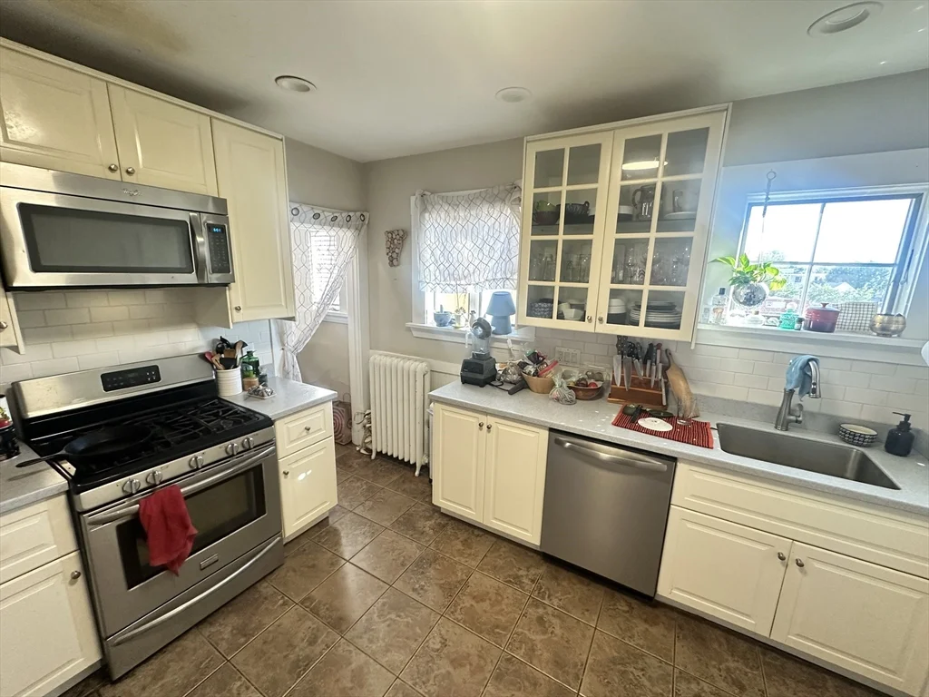 4 bed, 2 bath apartment for rent at 12 Indiana Ave Unit 2, East Somerville — photo 10 of 30
