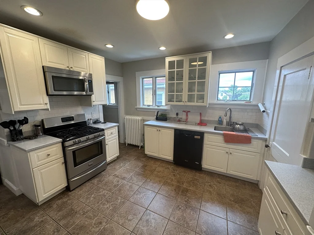 4 bed, 2 bath apartment for rent at 12 Indiana Ave Unit 2, East Somerville — photo 2 of 30