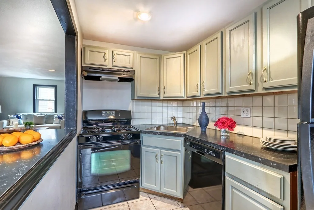 4 bed, 1 bath apartment for rent at 12 Jenkins St, South Boston — photo 5 of 16