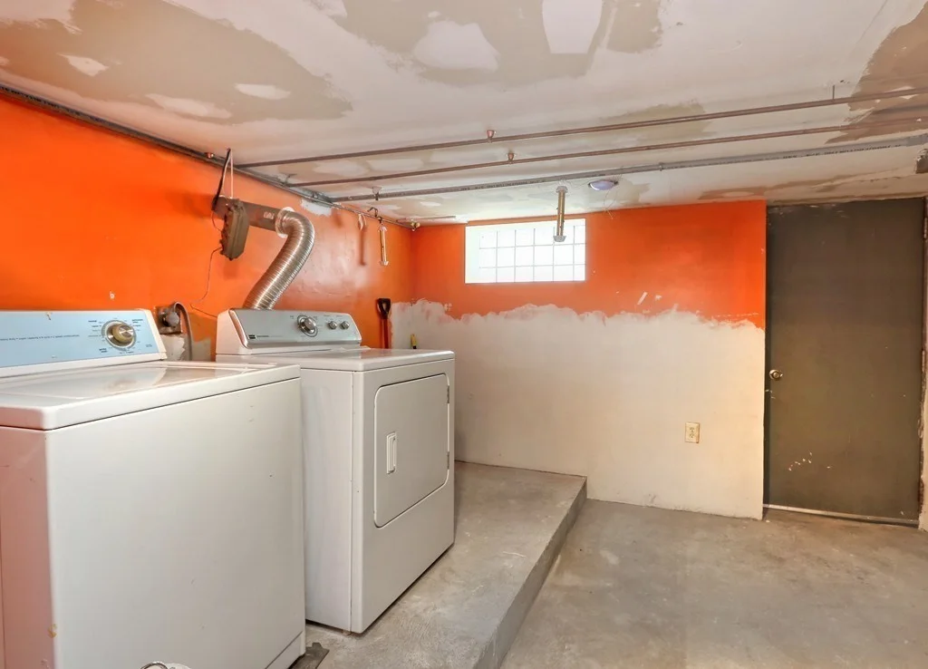 4 bed, 1 bath apartment for rent at 12 Jenkins St, South Boston — photo 12 of 16