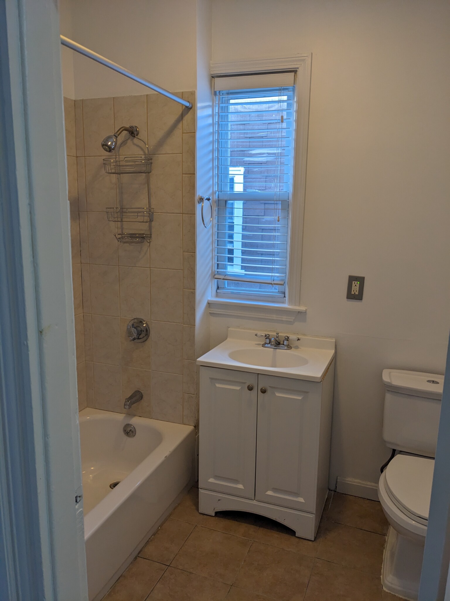 3 bed, 1.5 bath apartment for rent at 12 Kensington St Unit 3, Roxbury — photo 5 of 9