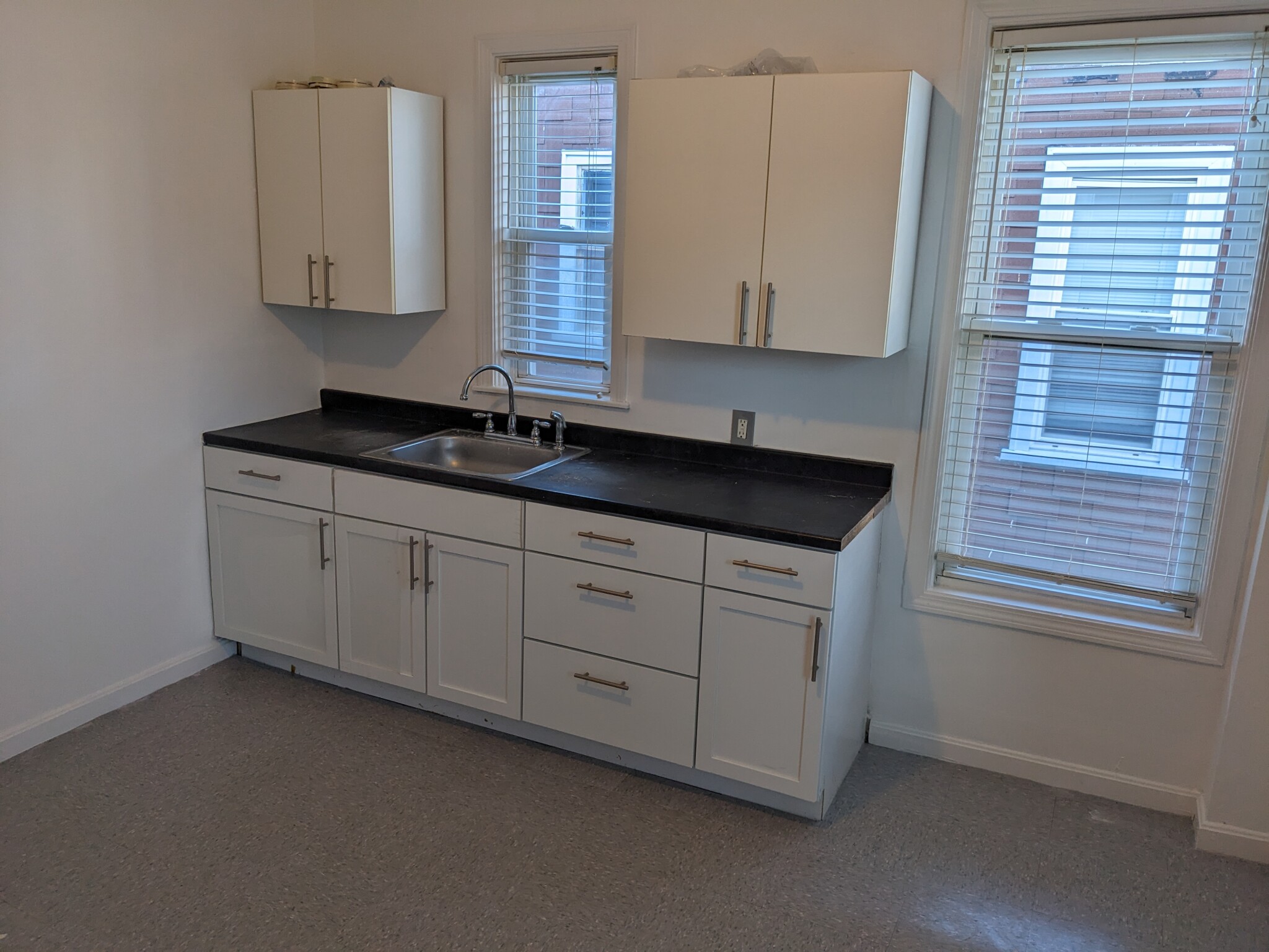3 bed, 1.5 bath apartment for rent at 12 Kensington St Unit 3, Roxbury — photo 2 of 9