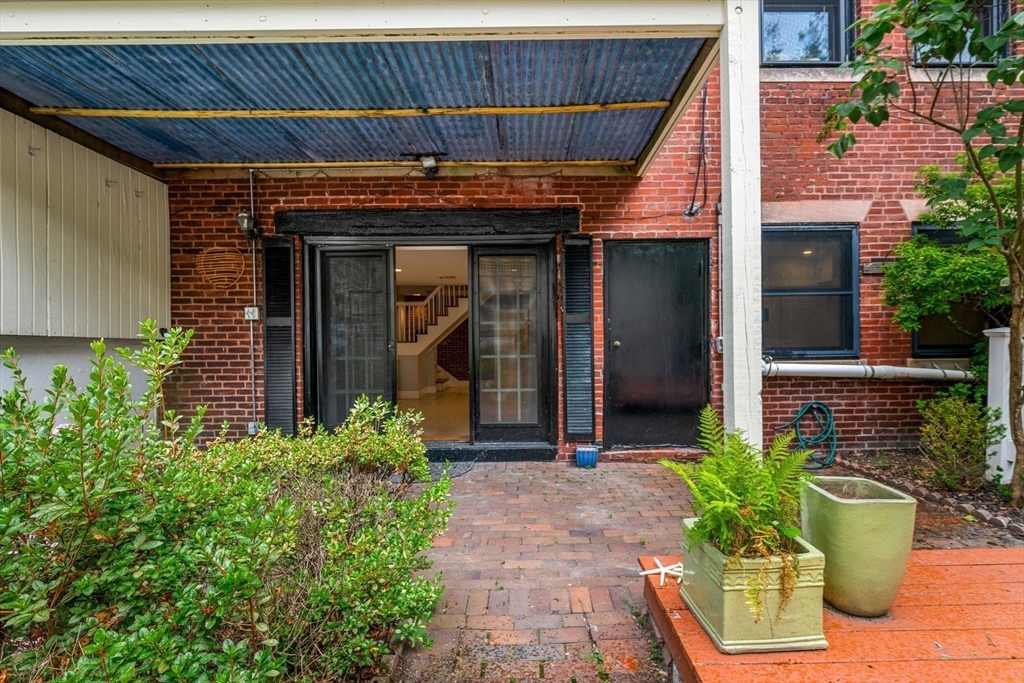 3 bed, 1 bath apartment for rent at 12 Keswick St Unit 1, Fenway — photo 18 of 23