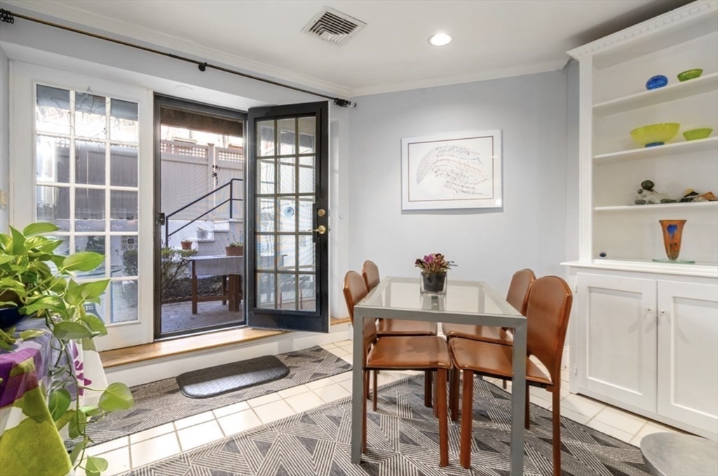 3 bed, 1 bath apartment for rent at 12 Keswick St Unit 1, Fenway — photo 2 of 23