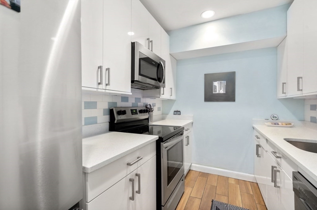 3 bed, 1 bath apartment for rent at 12 Keswick St Unit 1, Fenway — photo 4 of 23