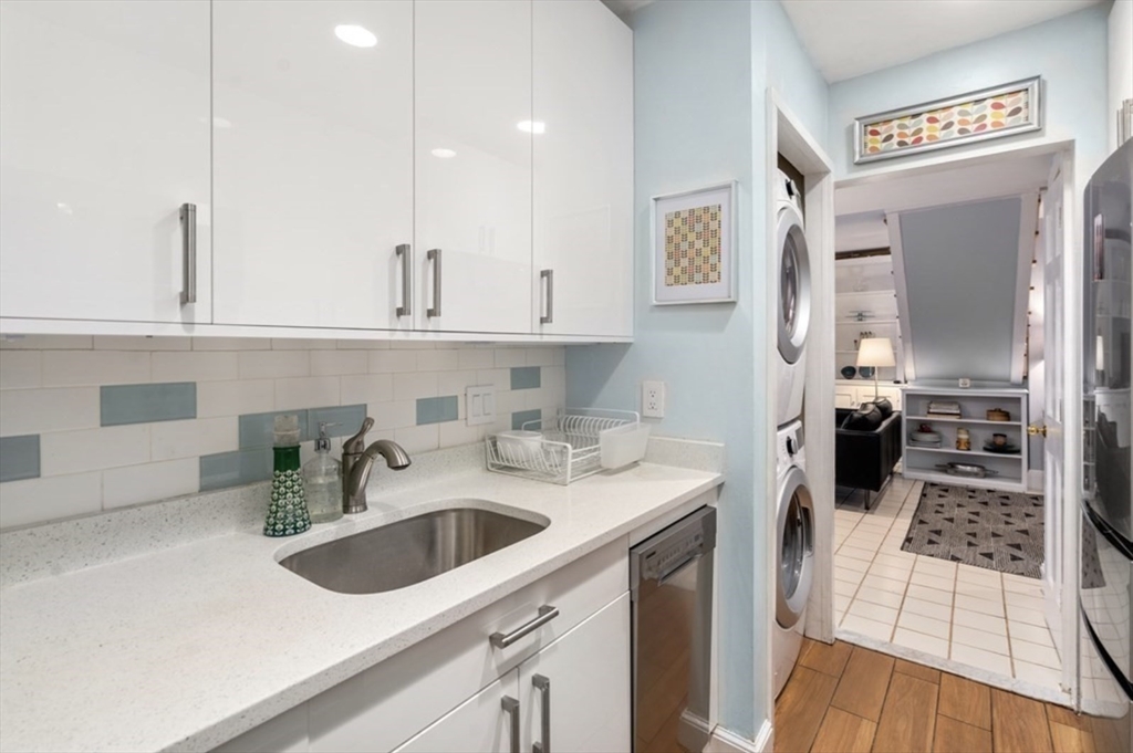 3 bed, 1 bath apartment for rent at 12 Keswick St Unit 1, Fenway — photo 6 of 23
