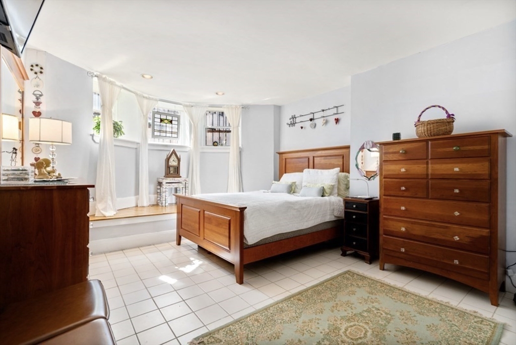 3 bed, 1 bath apartment for rent at 12 Keswick St Unit 1, Fenway — photo 11 of 23