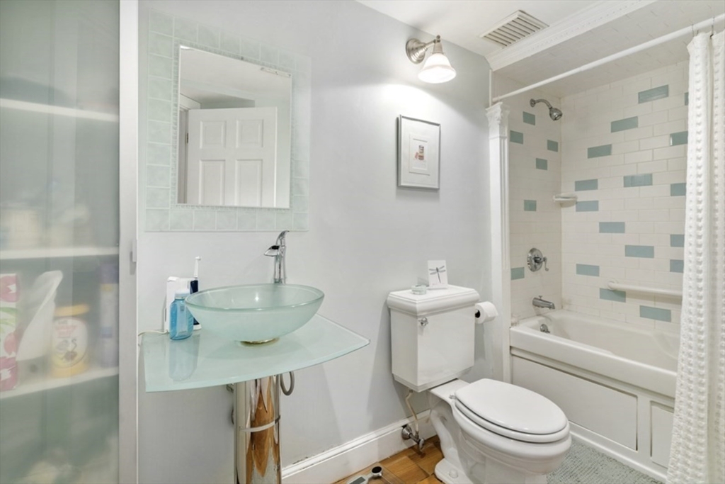 3 bed, 1 bath apartment for rent at 12 Keswick St Unit 1, Fenway — photo 7 of 23
