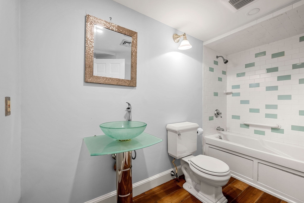 3 bed, 1 bath apartment for rent at 12 Keswick St Unit 1, Fenway — photo 8 of 23
