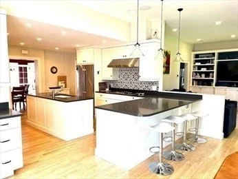 5 bed, 3 bath apartment for rent at 12 Kilburn Rd Unit 12, Belmont — photo 3 of 27