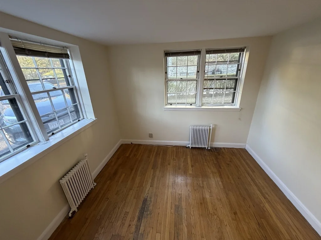 1 bed, 1 bath apartment for rent at 12 Kilsyth Ter Unit 11, Brighton — photo 4 of 9