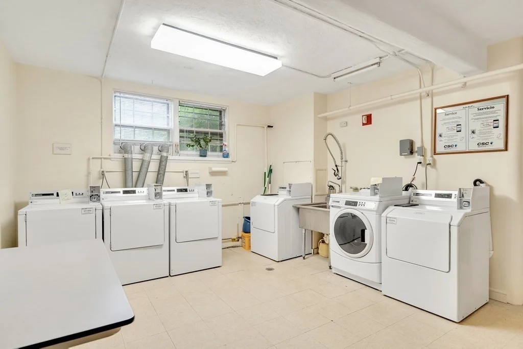 1 bed, 1 bath apartment for rent at 12 Kilsyth Ter Unit 23, Brighton — photo 9 of 10