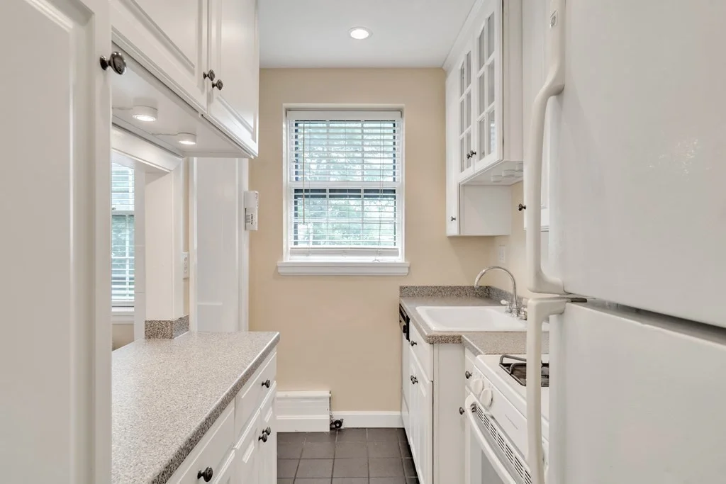 1 bed, 1 bath apartment for rent at 12 Kilsyth Ter Unit 23, Brighton — photo 7 of 10