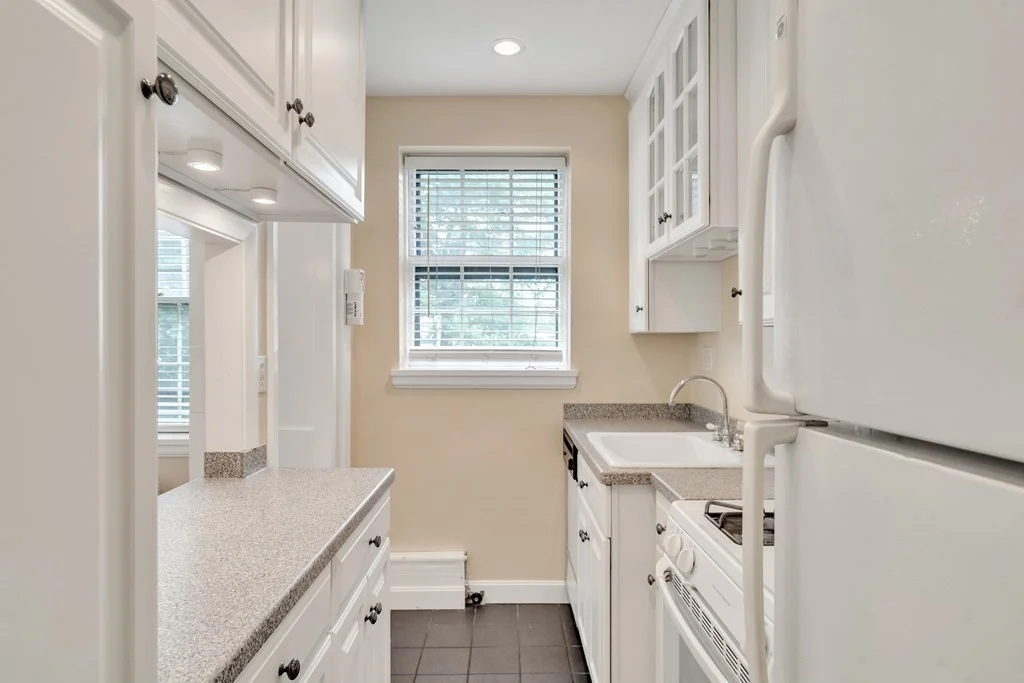 1 bed, 1 bath apartment for rent at 12 Kilsyth Ter Unit 23A, Brighton — photo 5 of 10