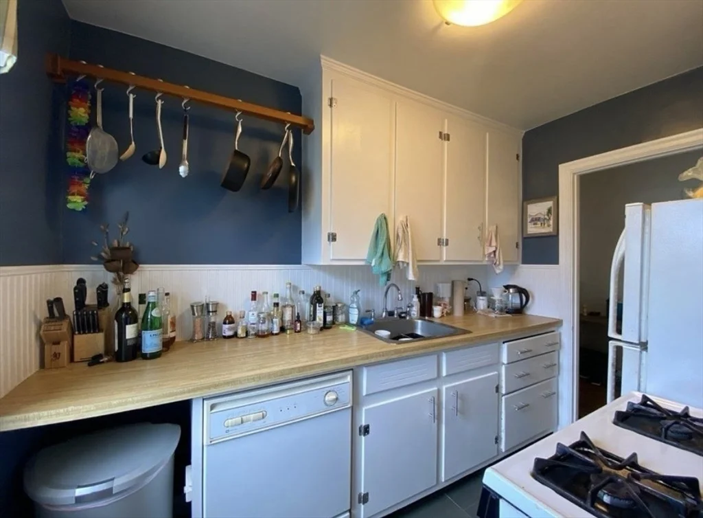 1 bed, 1 bath apartment for rent at 12 Kilsyth Ter Unit 42, Brighton — photo 6 of 11
