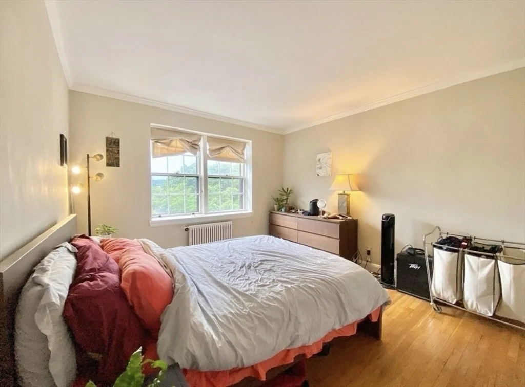 1 bed, 1 bath apartment for rent at 12 Kilsyth Ter Unit 42, Brighton — photo 7 of 11