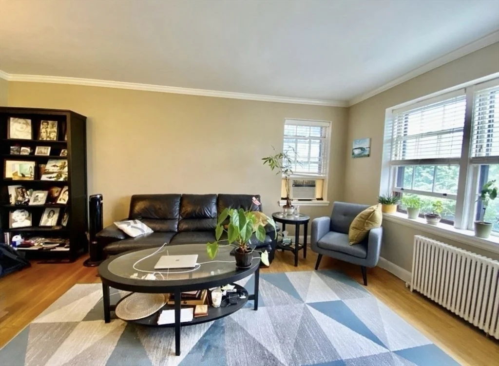 1 bed, 1 bath apartment for rent at 12 Kilsyth Ter Unit 42, Brighton