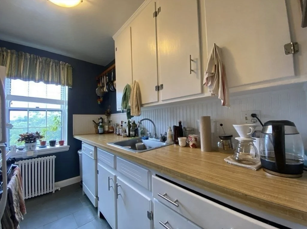 1 bed, 1 bath apartment for rent at 12 Kilsyth Ter Unit 42, Brighton — photo 5 of 11