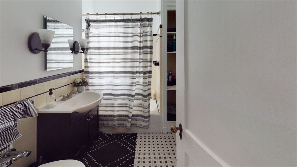 1 bed, 1 bath apartment for rent at 12 Kilsyth Ter Unit 44, Brighton — photo 13 of 15