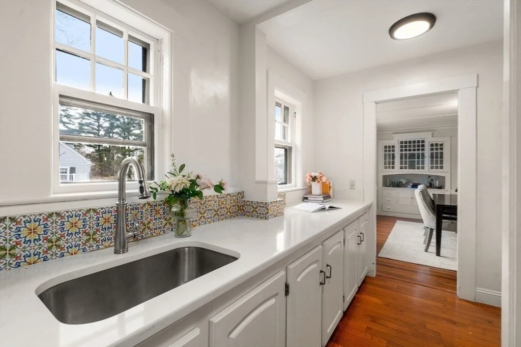 4 bed, 1 bath apartment for rent at 12 Leighton Rd Unit 2, Wellesley — photo 5 of 18
