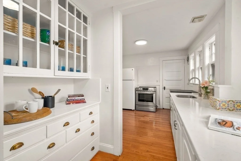 4 bed, 1 bath apartment for rent at 12 Leighton Rd Unit 2, Wellesley — photo 7 of 18