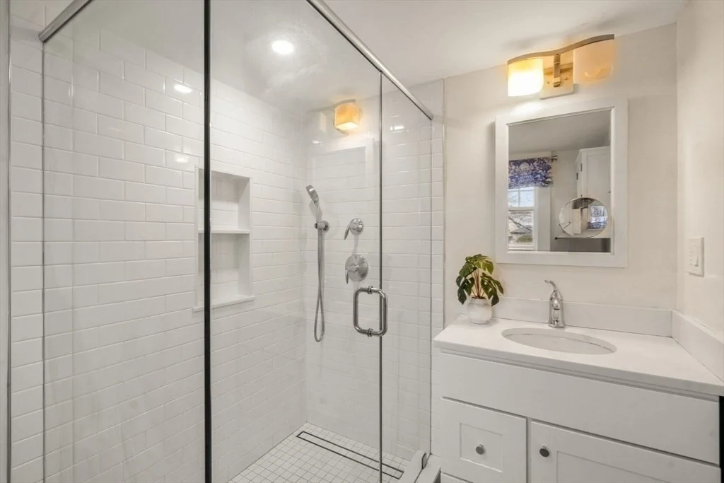 4 bed, 1 bath apartment for rent at 12 Leighton Rd Unit 2, Wellesley — photo 14 of 18