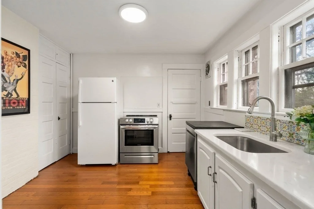 4 bed, 1 bath apartment for rent at 12 Leighton Rd Unit 2, Wellesley — photo 8 of 18