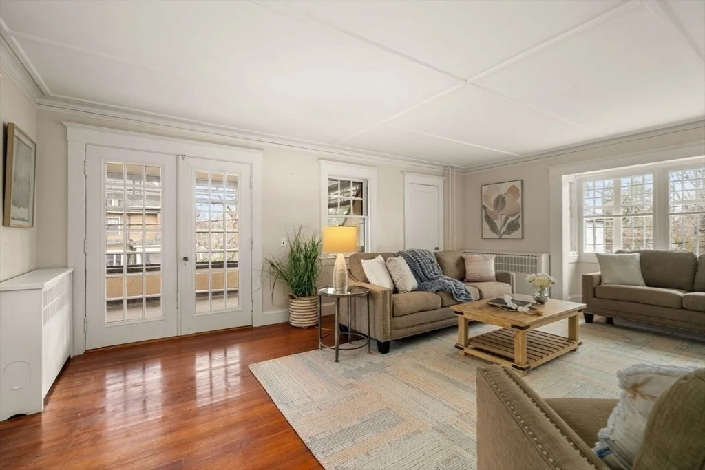 4 bed, 1 bath apartment for rent at 12 Leighton Rd Unit 2, Wellesley — photo 4 of 18