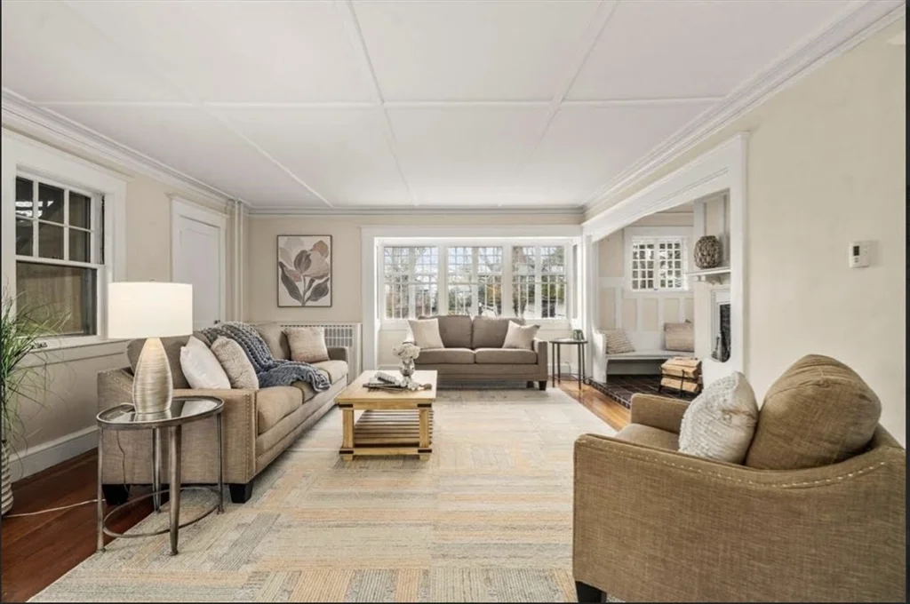 4 bed, 1 bath apartment for rent at 12 Leighton Rd Unit 2, Wellesley — photo 2 of 18