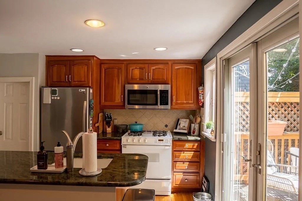 3 bed, 2 bath apartment for rent at 12 Lexington Ave, Charlestown — photo 5 of 18
