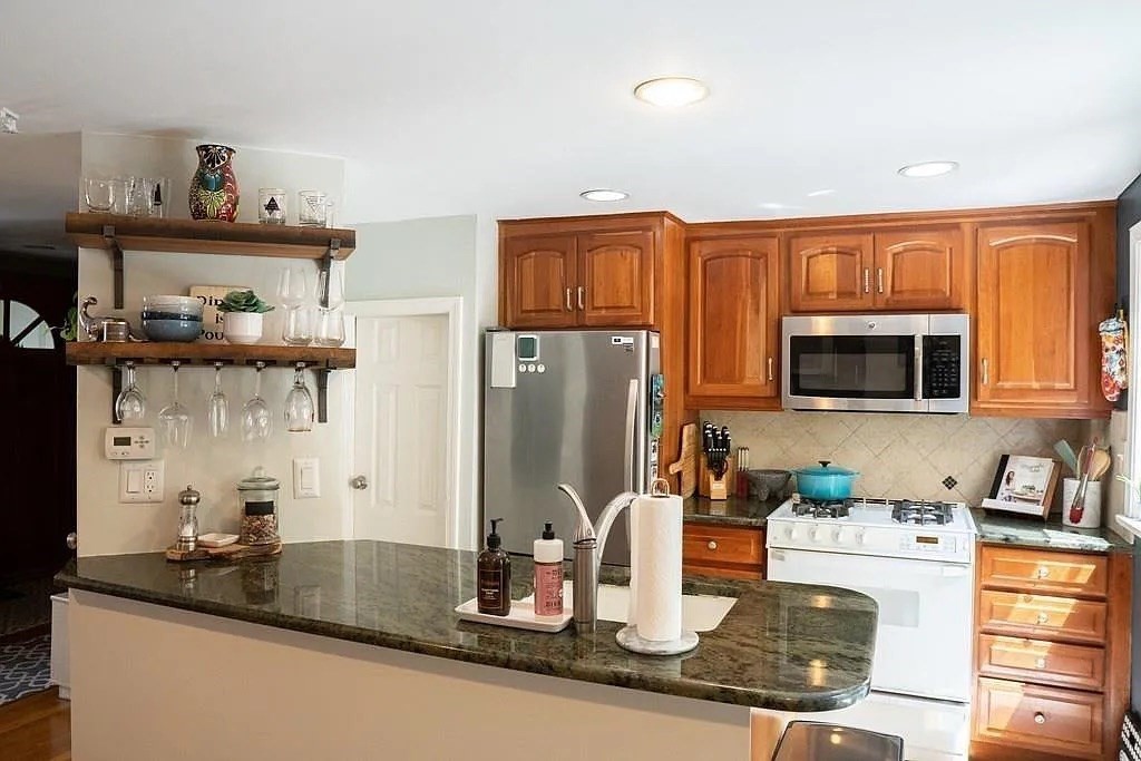 3 bed, 2 bath apartment for rent at 12 Lexington Ave, Charlestown — photo 4 of 18