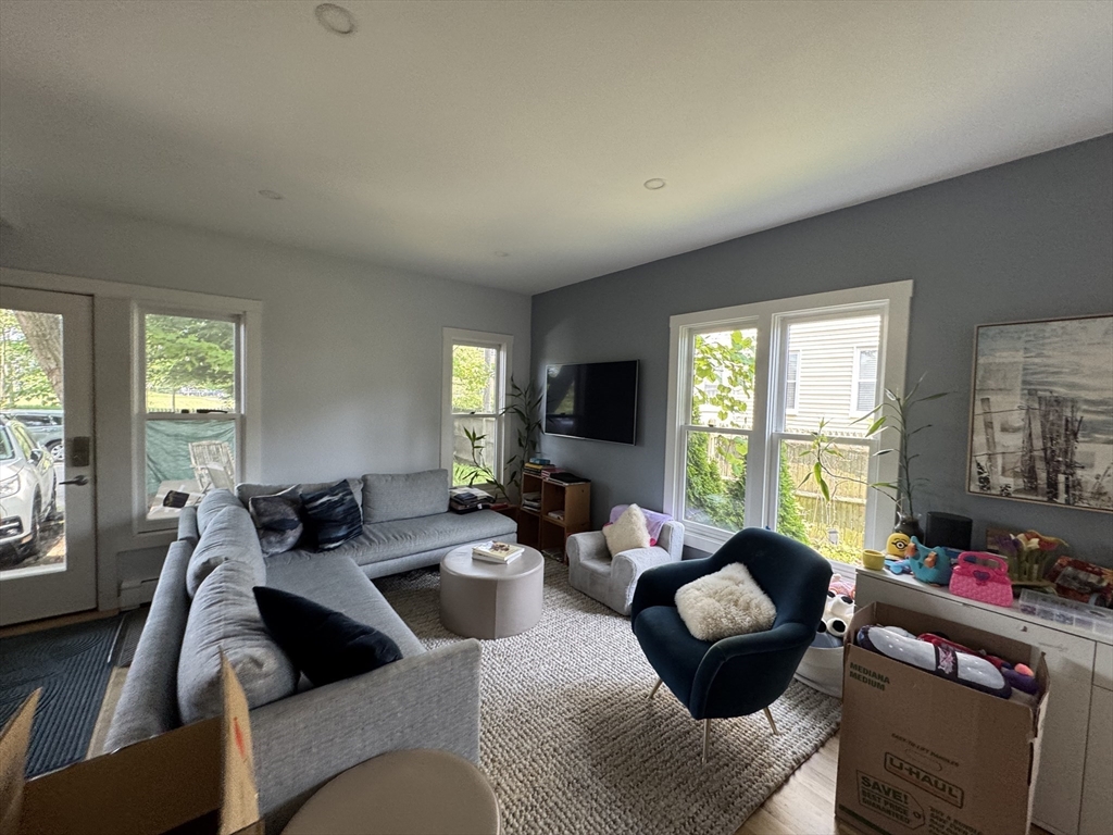 3 bed, 2 bath apartment for rent at 12 Lincoln Pwky Unit A, Ward Two — photo 3 of 6