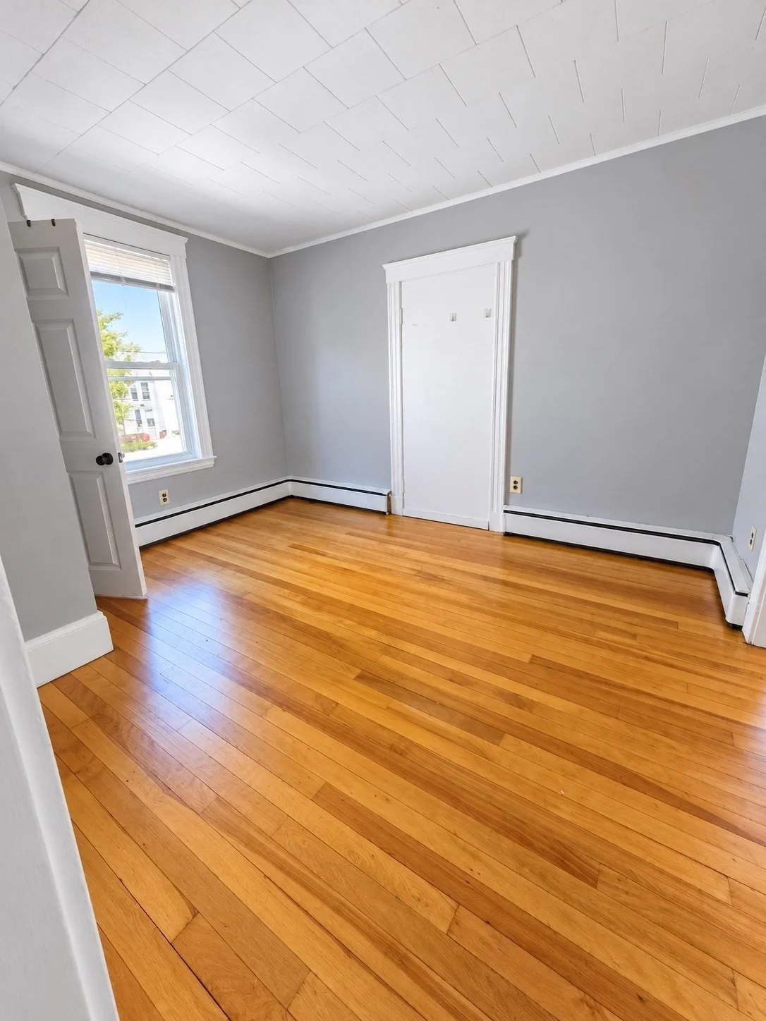 3 bed, 1 bath apartment for rent at 12 Lincoln St Unit 2, Haverhill — photo 4 of 20
