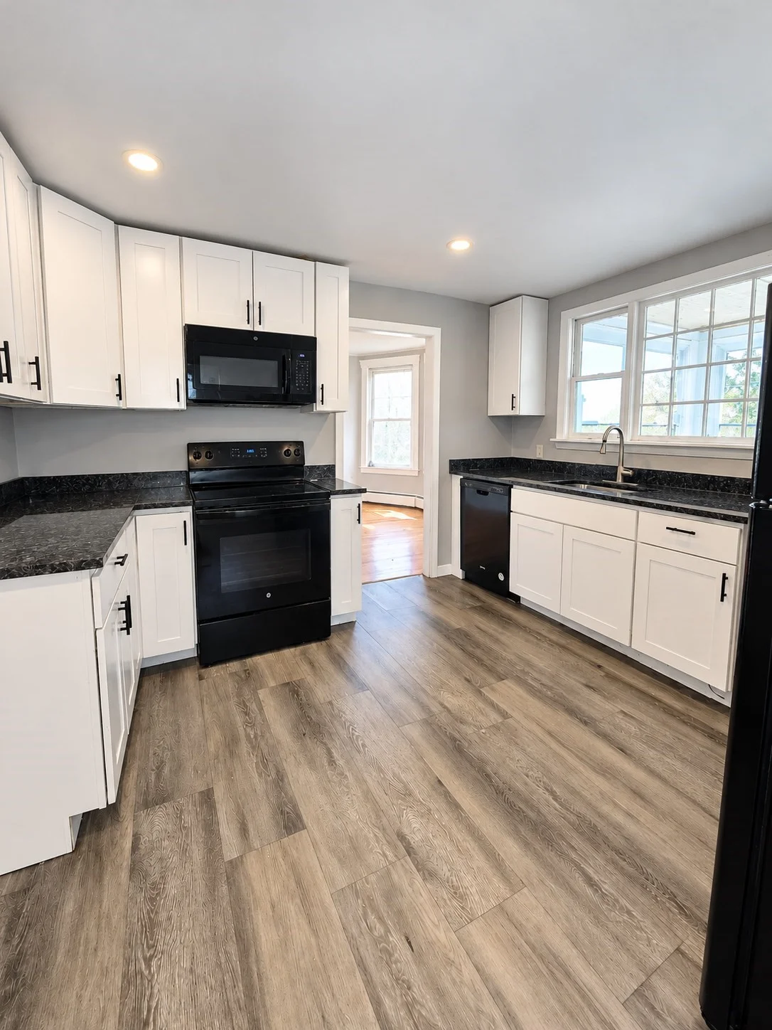 3 bed, 1 bath apartment for rent at 12 Lincoln St Unit 2, Haverhill — photo 1 of 20