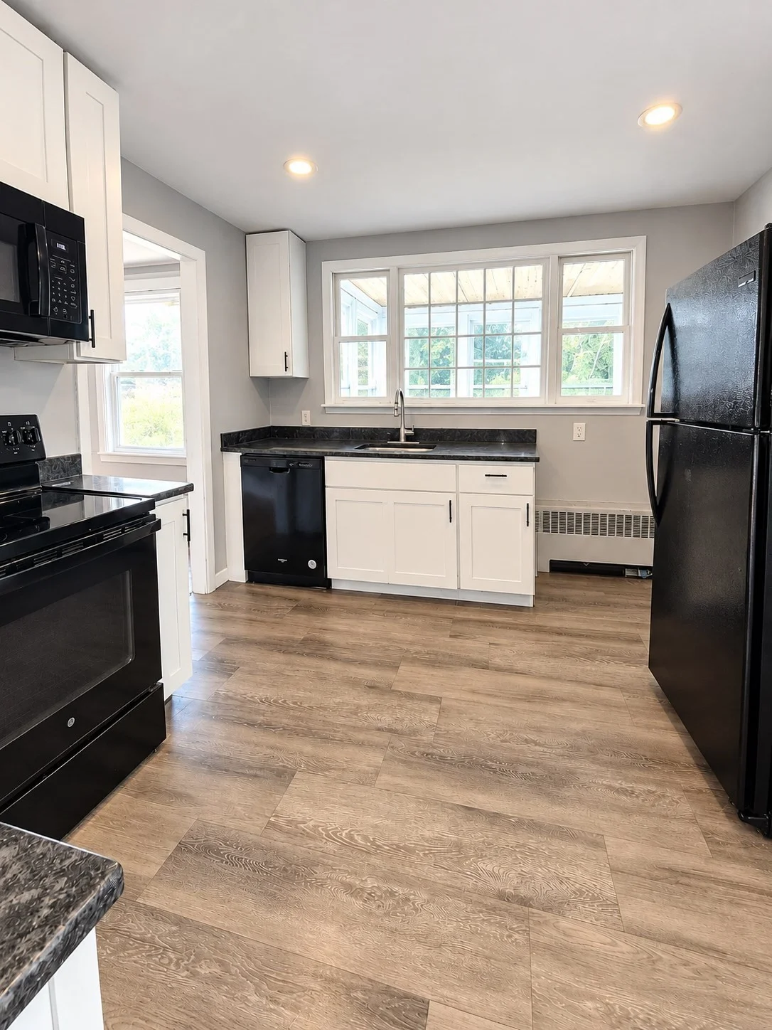 3 bed, 1 bath apartment for rent at 12 Lincoln St Unit 2, Haverhill — photo 2 of 20