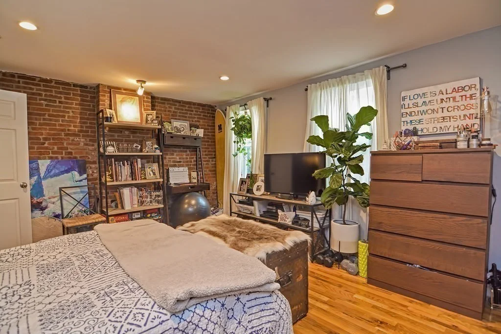 1 bed, 1 bath apartment for rent at 12 Linden Unit 1, South Boston — photo 3 of 26