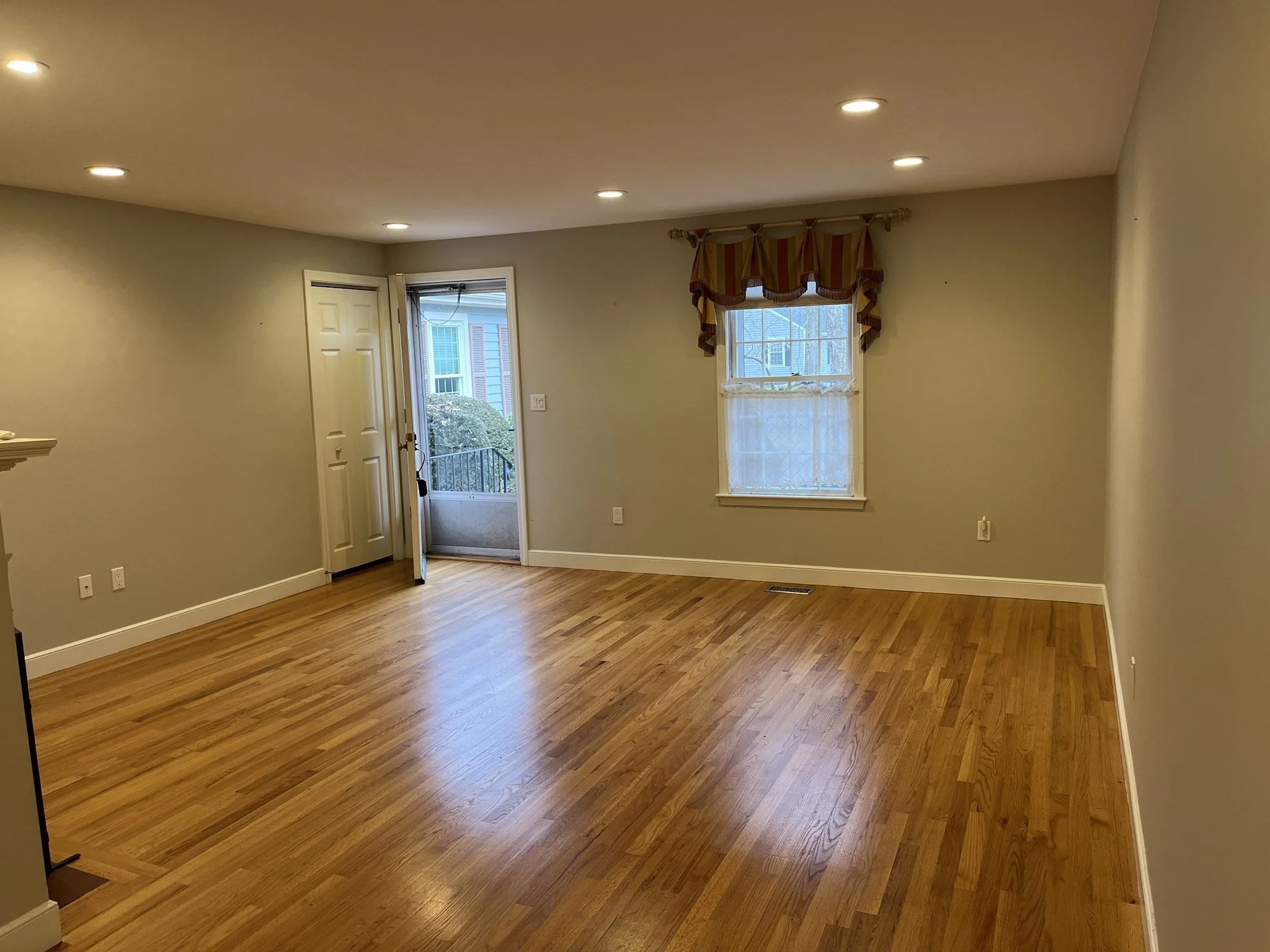 2 bed, 2 bath apartment for rent at 12 Lois Unit 12, Lexington — photo 2 of 14
