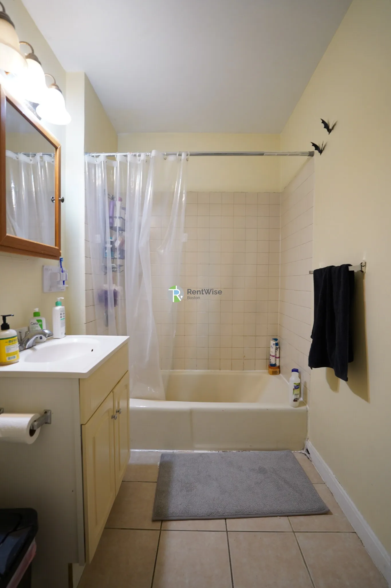 3 bed, 1 bath apartment for rent at 12 Lorraine Ter Unit 1, Allston — photo 8 of 13