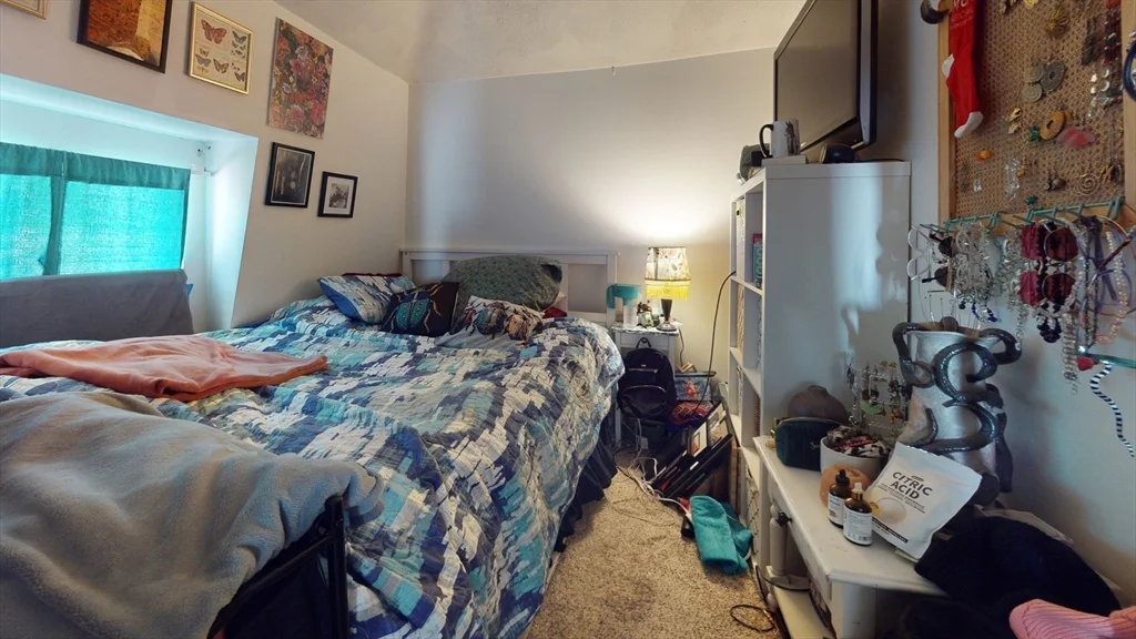 2 bed, 1 bath apartment for rent at 12 Lyman St Unit 3, Waltham — photo 3 of 4