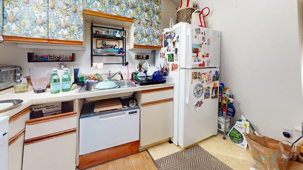 2 bed, 1 bath apartment for rent at 12 Lyman St Unit 3, Waltham