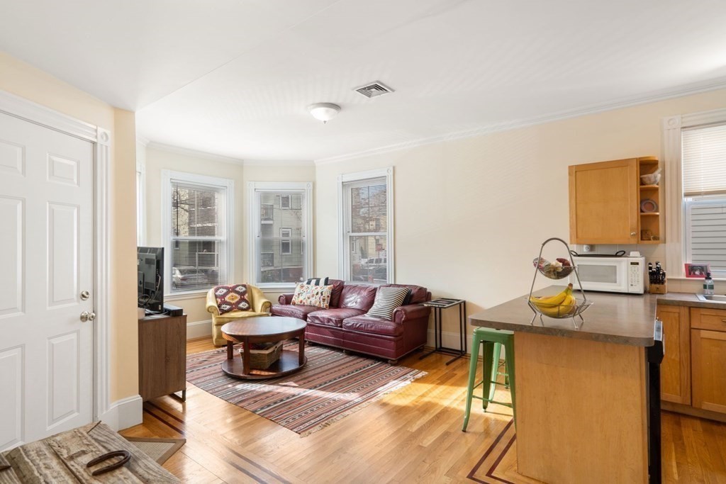 3 bed, 2 bath apartment for rent at 12 Magnolia Ave Unit 1, Mid-Cambridge — photo 2 of 20