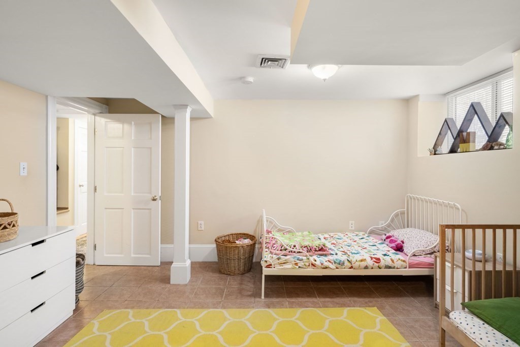 3 bed, 2 bath apartment for rent at 12 Magnolia Ave Unit 1, Mid-Cambridge — photo 17 of 20