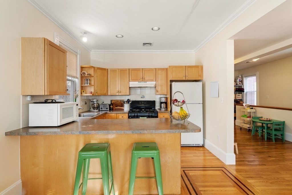 3 bed, 2 bath apartment for rent at 12 Magnolia Ave Unit 1, Mid-Cambridge — photo 5 of 20