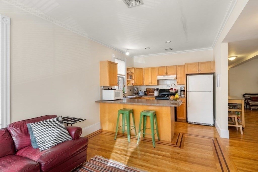 3 bed, 2 bath apartment for rent at 12 Magnolia Ave Unit 1, Mid-Cambridge — photo 3 of 20