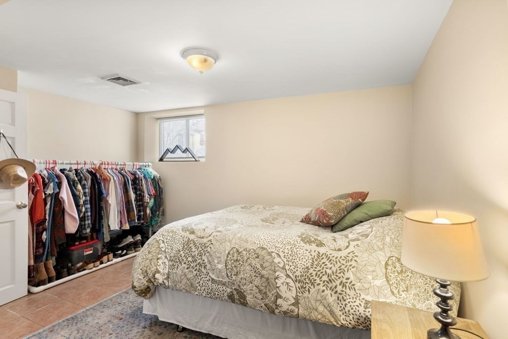 3 bed, 2 bath apartment for rent at 12 Magnolia Ave Unit 1, Mid-Cambridge — photo 11 of 20