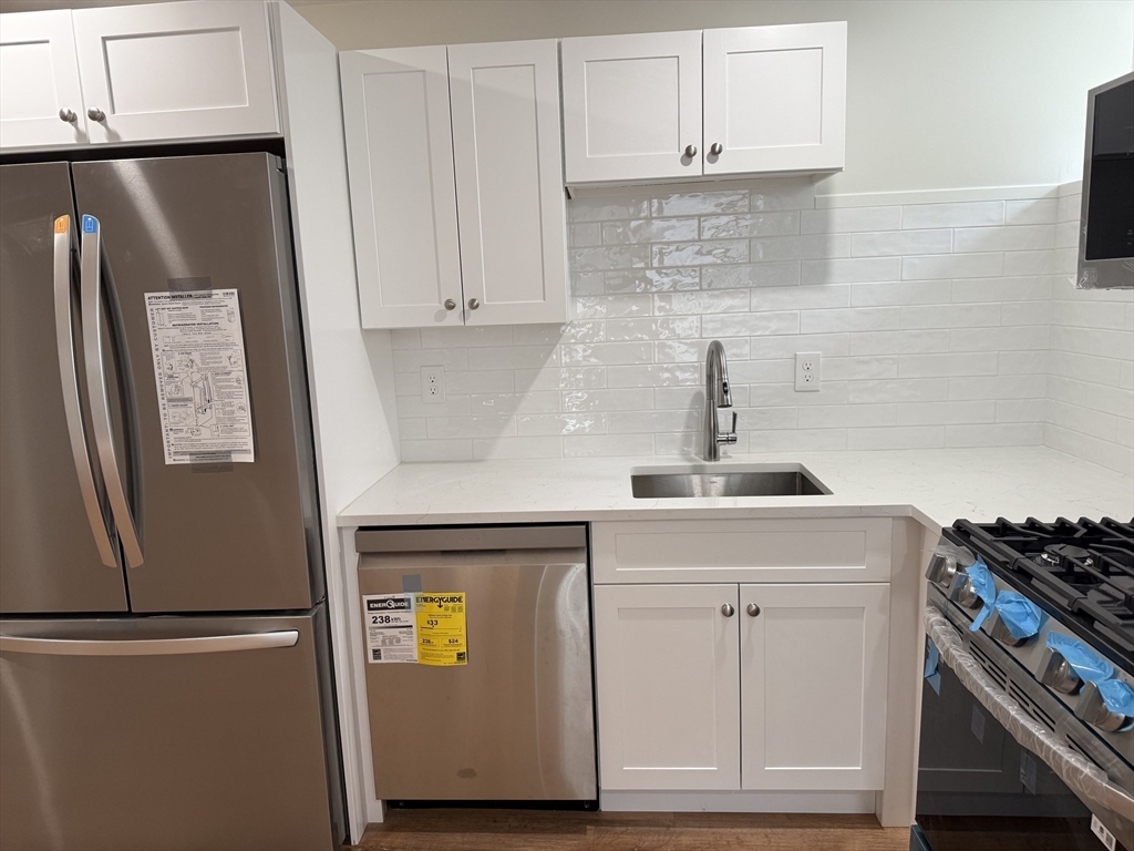 2 bed, 2 bath apartment for rent at 12 Manchester Rd Unit A, Coolidge Corner — photo 2 of 14