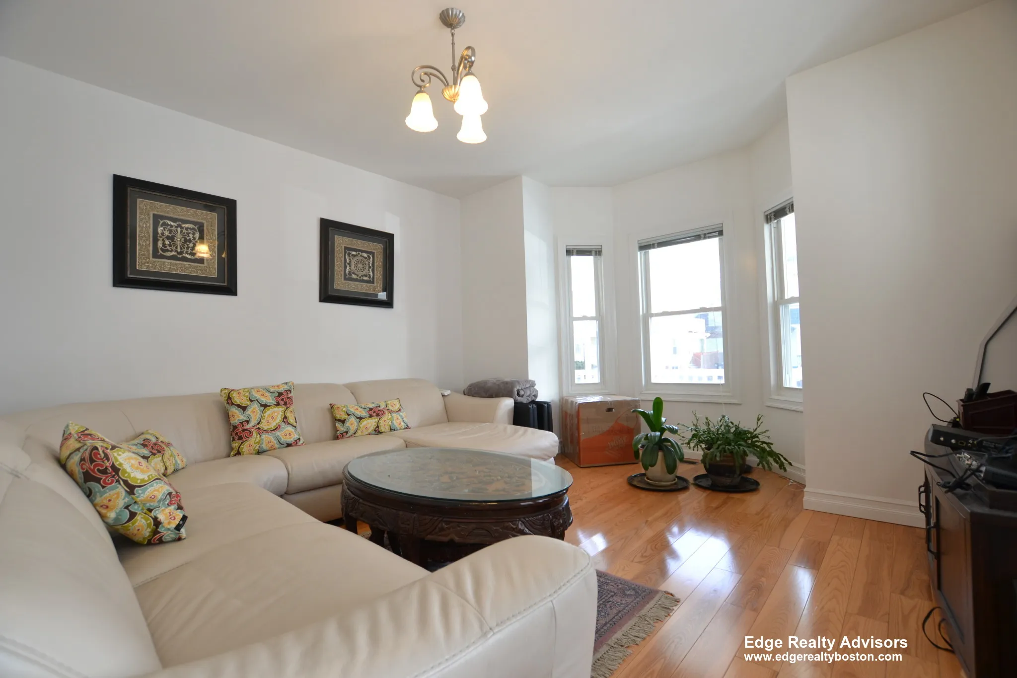 4 bed, 1.5 bath apartment for rent at 12 Mansfield St Unit 1, Allston — photo 3 of 13