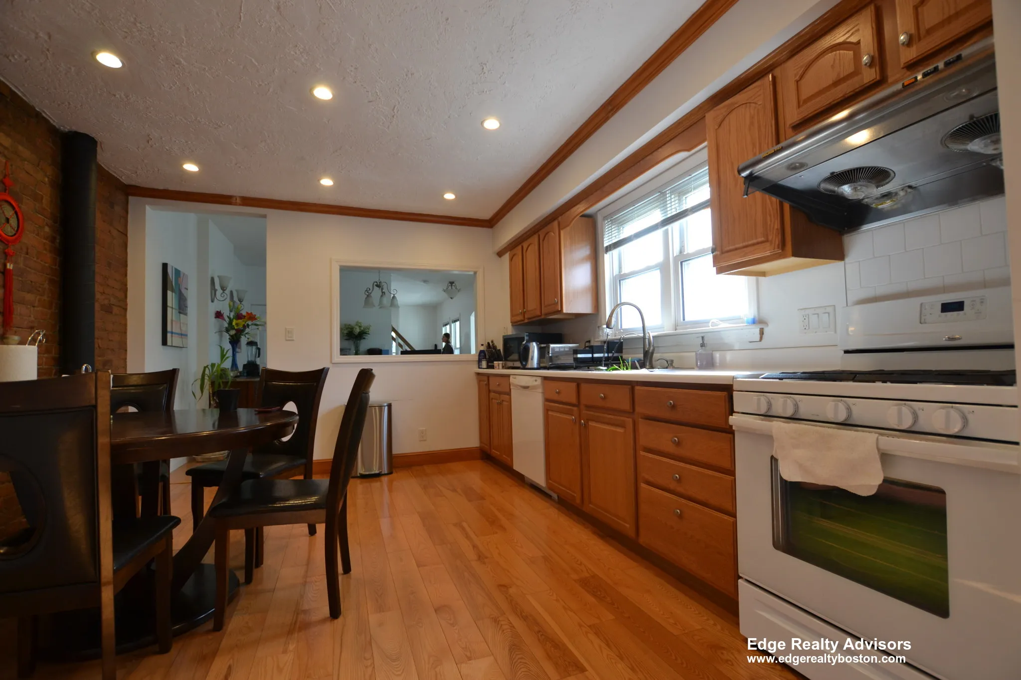 4 bed, 1.5 bath apartment for rent at 12 Mansfield St Unit 1, Allston — photo 6 of 13