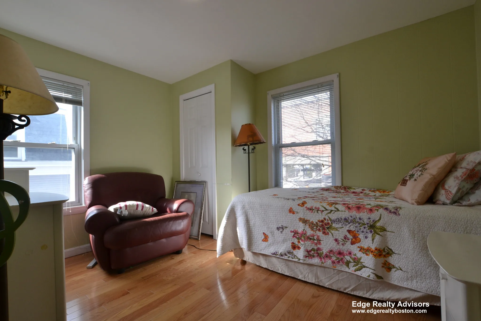 4 bed, 1.5 bath apartment for rent at 12 Mansfield St Unit 1, Allston — photo 9 of 13